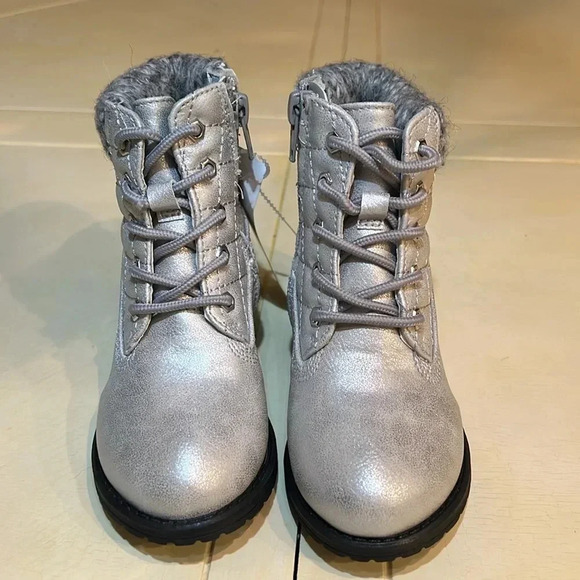 MINI MIA PABLA SILVER CHILDS BOOTS SIZE 9 - Picture 2 of 4